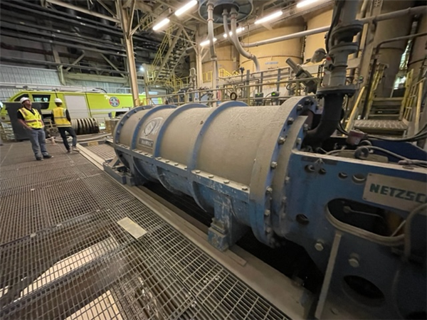 Netzsch M3000 Isamill Regrind Mill)